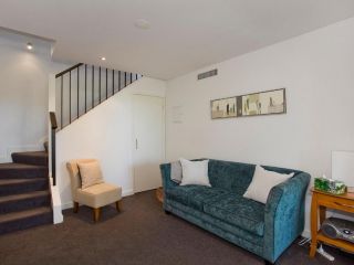LORNE CHALET APARTMENT 10 - ask about midweek deals Apartment, Lorne - 5