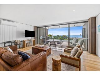 LOUTTIT BAY APARTMENT 1 - Free wifi, ocean views and the ultimate location Apartment, Lorne - 1