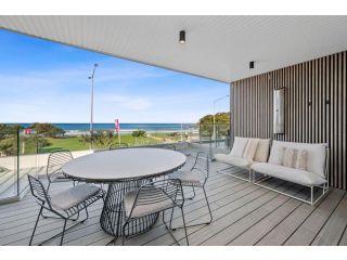 LOUTTIT BAY APARTMENT 1 - Free wifi, ocean views and the ultimate location Apartment, Lorne - 2