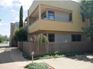 Lovely 2 bedroom apartment across from Shepp Lake. Apartment, Shepparton - 2