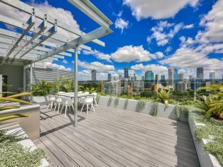 Lovely 2 Bedroom Executive Apartment Apartment, Brisbane - 4