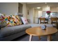 Lovely 2 bedroom+Study Holiday Home with Free Park Apartment, New South Wales - thumb 8