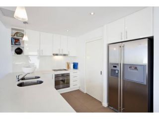 Lovely 3 bed apartment all on one level lift pool air con good ocean views Apartment, Sunshine Beach - 3