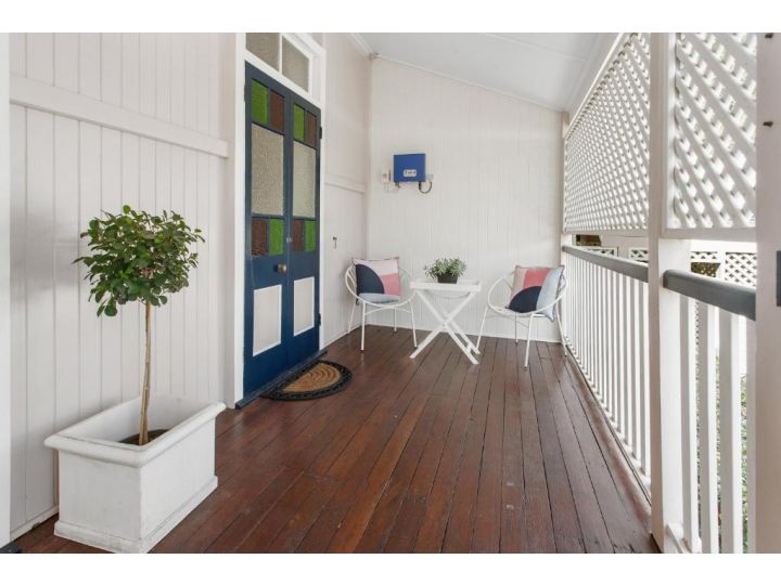 Lovely 3-Bed House with Deck, BBQ, Yard & Parking Guest house, Brisbane - imaginea 11