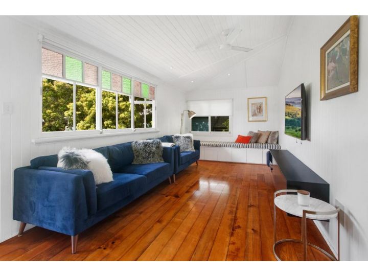 Lovely 3-Bed House with Deck, BBQ, Yard & Parking Guest house, Brisbane - imaginea 2