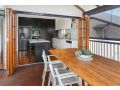 Lovely 3-Bed House with Deck, BBQ, Yard & Parking Guest house, Brisbane - thumb 1
