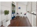Lovely 3-Bed House with Deck, BBQ, Yard & Parking Guest house, Brisbane - thumb 11