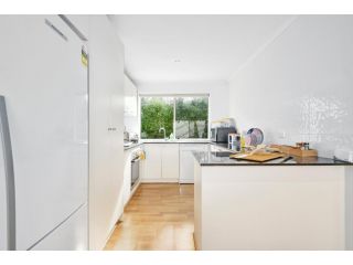 Lovely 3 bedroom unit Guest house, Victoria - 1