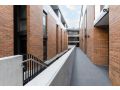 Lovely 3BR Townhouse In Centre Campbellï¼ Apartment, New South Wales - thumb 9