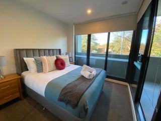 Brand New 2 Bed 2 Bath Apt at The Heart of Canberra - 2 Car Spaces Apartment, Canberra - 4