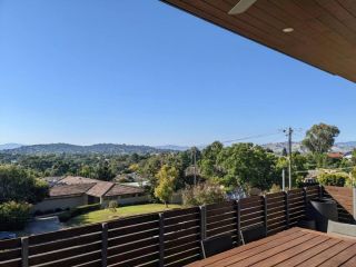 Lovely central 4-BR home with indoor fire & views Guest house, Albury - 3
