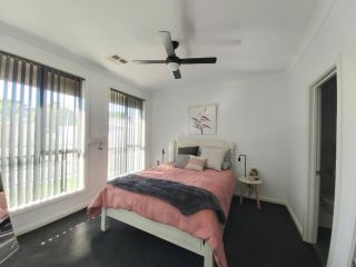 Lovely Modern 3br 2bth Beachside Home Guest house, South Australia - 4