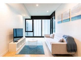 Lovely One Bedroom + Study with Infinity Pool Apartment, Sydney - 5