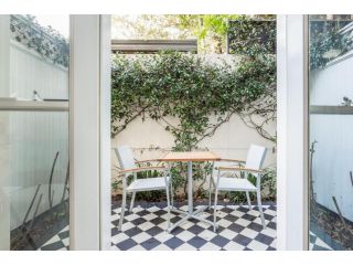 Lovely Studio with Patio 25 min from Sydney CBD Apartment, Sydney - 2