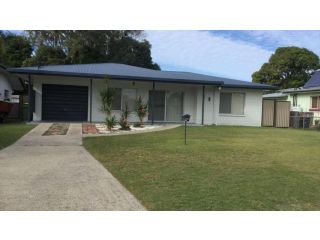 Lowset home with attached Granny Flat - Doomba Dr, Bongaree Guest house, Bongaree - 2