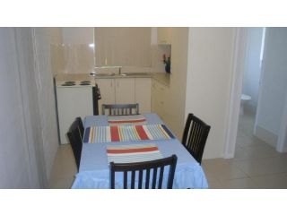 Lowset home with attached Granny Flat - Doomba Dr, Bongaree Guest house, Bongaree - 5