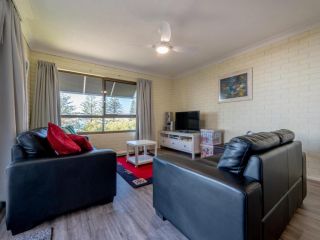 Luanda Unit 7, 7a Bulcock Beach Esp, Bulcock Beach Apartment, Caloundra - 1