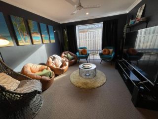 LUX Exotic Holiday House in Burpengary East Guest house, Queensland - 2