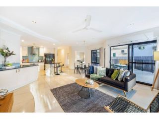 Luxe Bayview Oasis with Dream Waterfront Pool Guest house, Northern Territory - 5