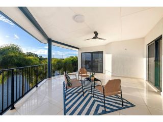 Luxe Bayview Oasis with Dream Waterfront Pool Guest house, Northern Territory - 3