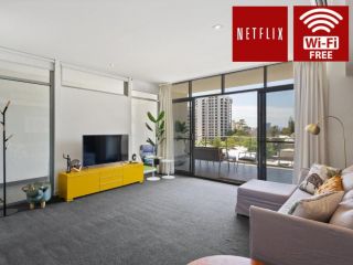 Luxe Furnished City Skyline Views Guest house, Perth - 2