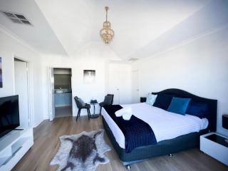 Ganesha Wellness Spa Bed and breakfast, Perth - 1