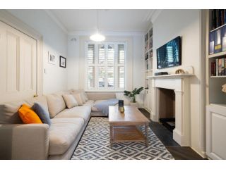 MULTI LEVEL SURRY HILLS HOME, 4 Bedrooms Guest house, Sydney - 5