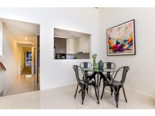 Luxurious 3BDR Townhouse in Great Location Guest house, Brisbane - 3