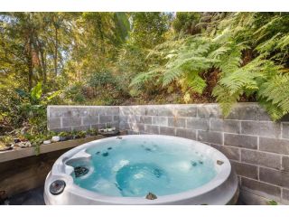 Pet friendly architectural house in Clareville Guest house, New South Wales - 1