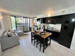 Luxurious Central Apartment w/ Free Park and Pool Apartment, Brisbane - 3