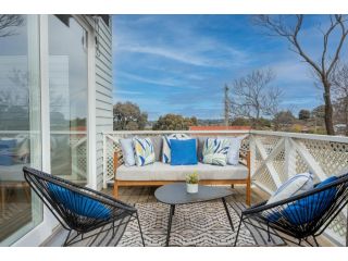 Luxurious Coastal Style Residence Guest house, Victoria - 5