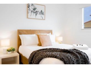 Luxurious Coastal Style Residence Guest house, Victoria - 2