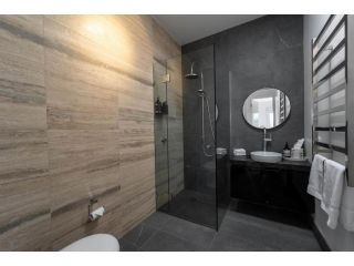 Luxurious Coastal Style Residence Guest house, Victoria - 3