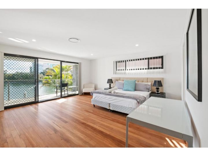 Luxury Modern Newly-renovated house with marina in Chevron Island opposite HOTA precinct Villa, Gold Coast - imaginea 3