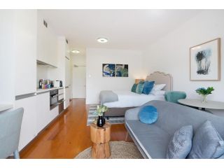 Cozy Studio with Balcony in Unbeatable Location Apartment, Sydney - 2