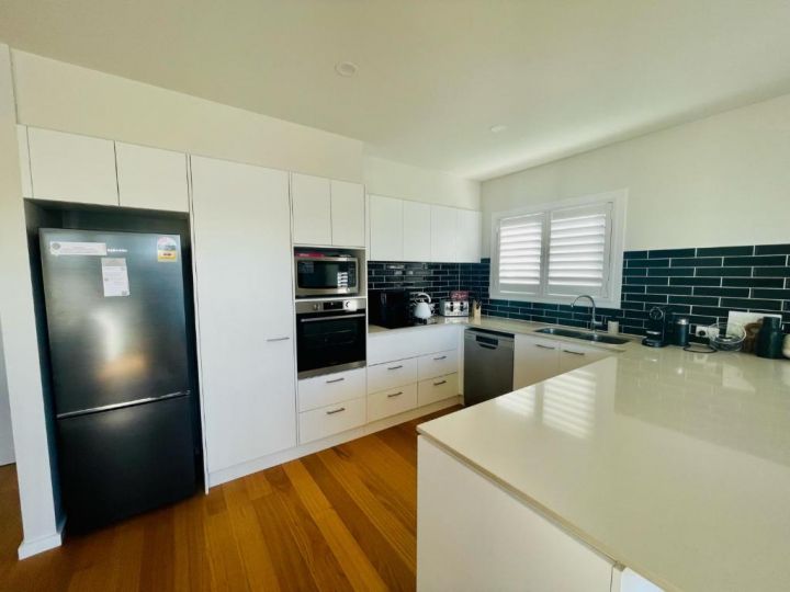 &#x27;Beautiful View&#x27; close to Flynns Beach Apartment, Port Macquarie - imaginea 7