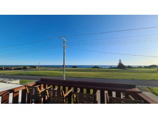 Luxurious Ocean front home, pets welcome, open fire large and spacious Apartment, Kilcunda - 4