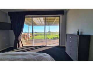 Luxurious Ocean front home, pets welcome, open fire large and spacious Apartment, Kilcunda - 1