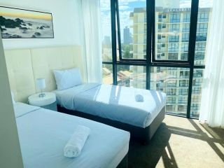 Luxury 180Â° views front Ocean facing 2BR apartment Apartment, Gold Coast - 3