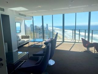 Luxury 180Â° views front Ocean facing 2BR apartment Apartment, Gold Coast - 1