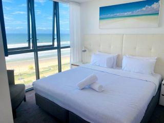 Luxury 180Â° views front Ocean facing 2BR apartment Apartment, Gold Coast - 2