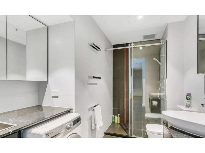 Luxury 2 bdrm in Watson at Walkerville with Balcony, FREE carpark, near Adelaide CBD Apartment, South Australia - imaginea 1