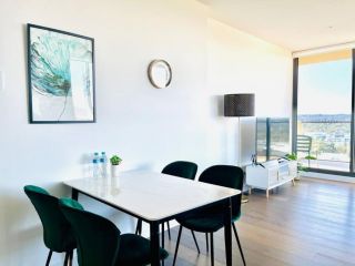 Luxury 2Beds Condo with stunning city View (Parking, Gym) Apartment, Sydney - 2