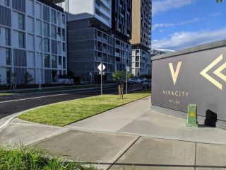 Luxury 3-bed 2-bath, balcony, with pool included, NO PARTIES! Apartment, Sydney - 3