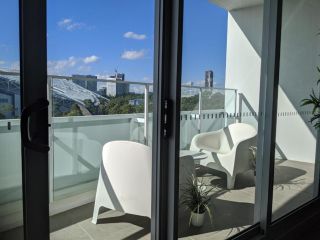 Luxury 3-bed 2-bath, balcony, with pool included, NO PARTIES! Apartment, Sydney - 5
