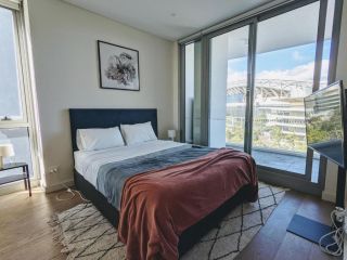 Luxury 3-bed 2-bath, balcony, with pool included, NO PARTIES! Apartment, Sydney - 1