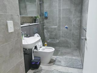 Luxury 3-bed 2-bath, balcony, with pool included, NO PARTIES! Apartment, Sydney - 4