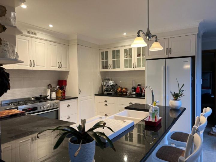 Luxury 4 bedroom house Guest house, Deewhy - imaginea 1