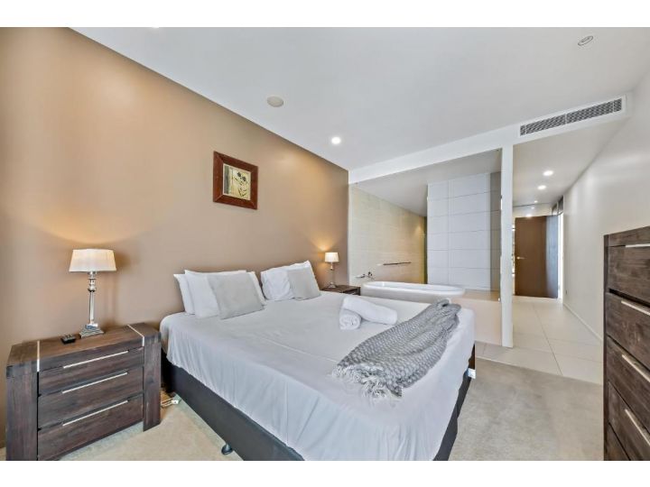 Luxury 5 Star Resort Style Apartment With Private Balcony Spectacular Ocean Views Apartment, Cannonvale - imaginea 14