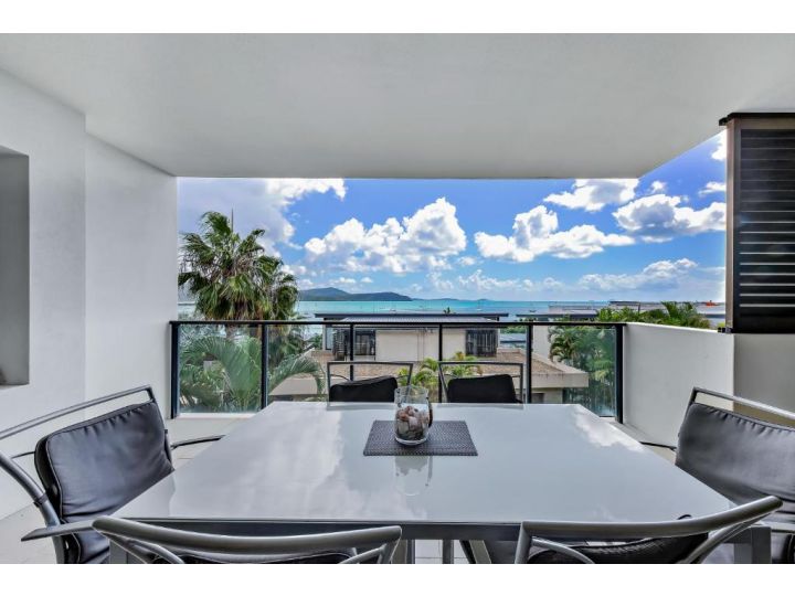 Luxury 5 Star Resort Style Apartment With Private Balcony Spectacular Ocean Views Apartment, Cannonvale - imaginea 7